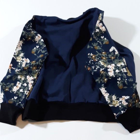 Size 8 Zipper Sweater Blue Floral Print Sleeves - Picture 3 of 3